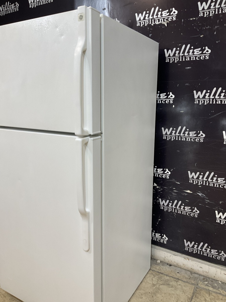 Ge Used Refrigerator Top and Bottom 28x61 1/2” (White) 