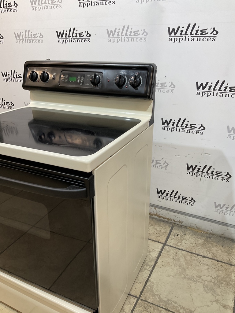 Ge Used Electric Stove 220volts (40/50 AMP) 30inches {3 prong} (Bisque/black) 