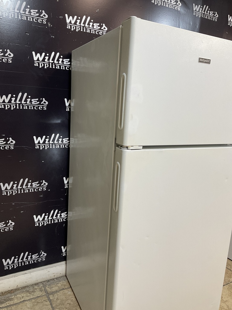 Hotpoint Used Refrigerator Top and Bottom 28x61 1/2” (White) 