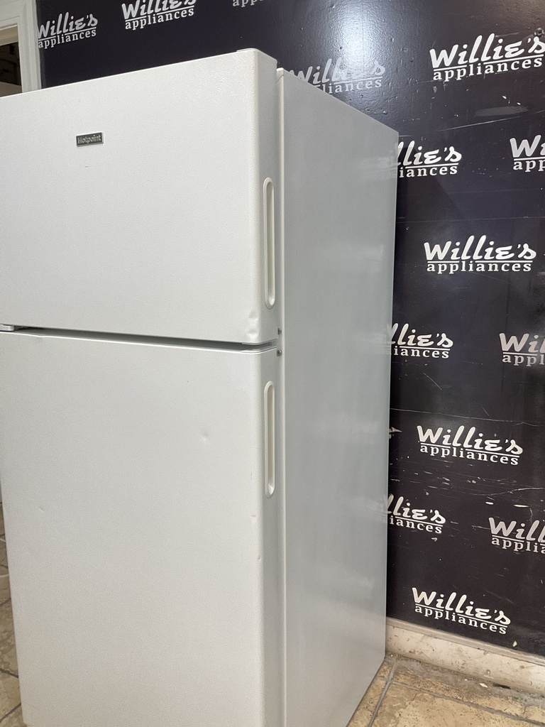 Hotpoint Used Refrigerator Top and Bottom 28x61 1/2” (White) 