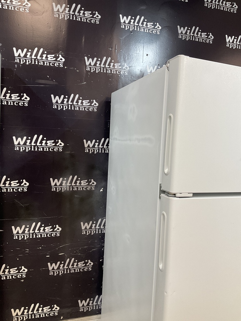 Hotpoint Used Refrigerator Top and Bottom 28x61 1/2” (white) 