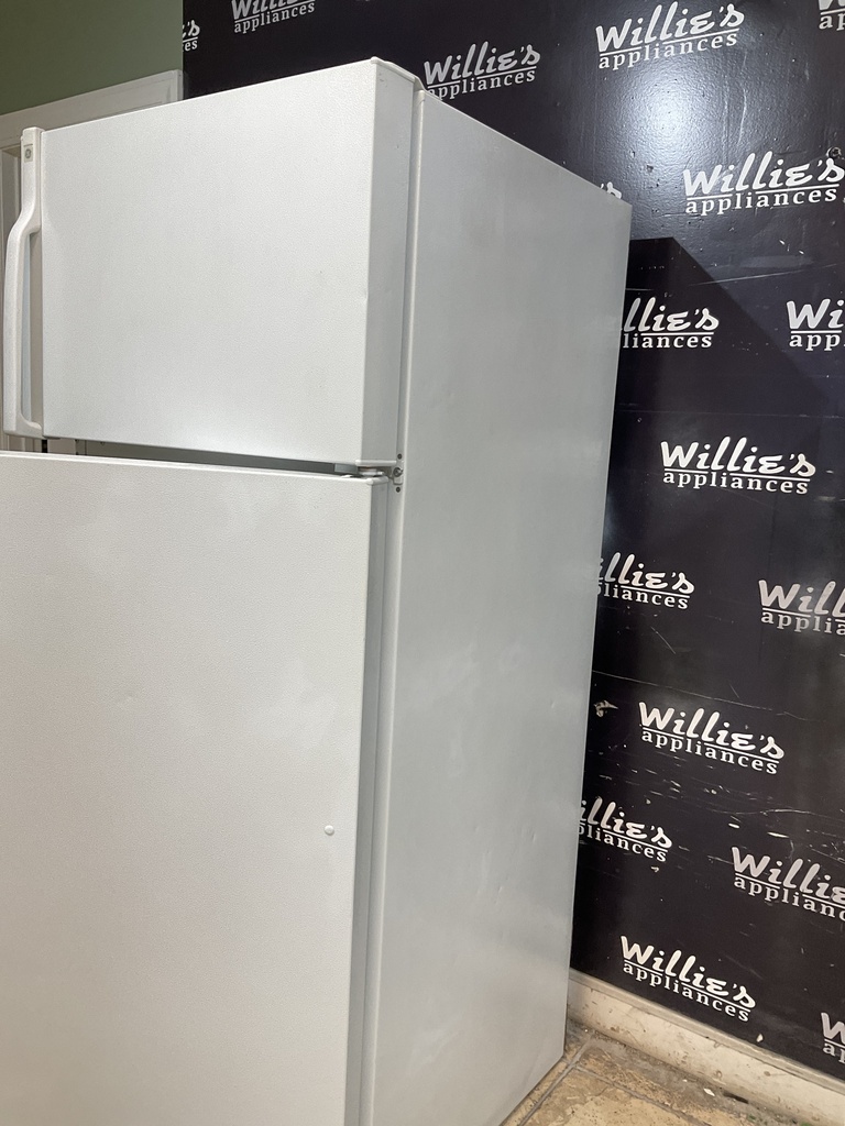 Ge Used Refrigerator Top and Bottom 28x67 1/2” (White) 