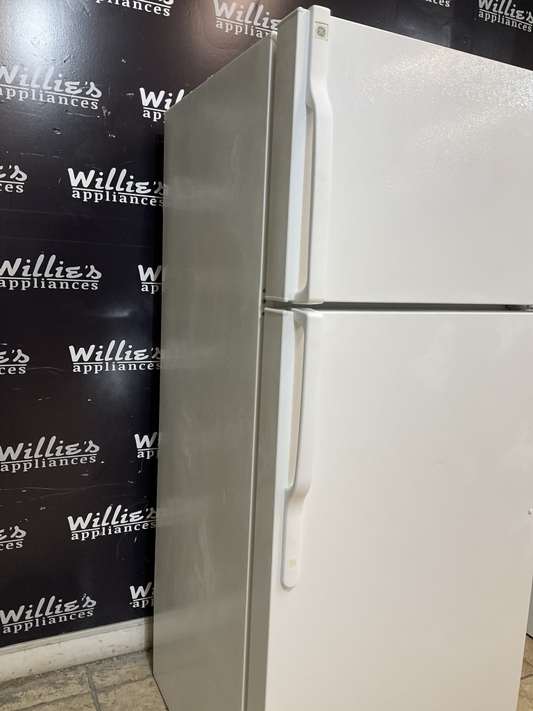 Ge Used Refrigerator Top and Bottom 28x67 1/2” (White) 