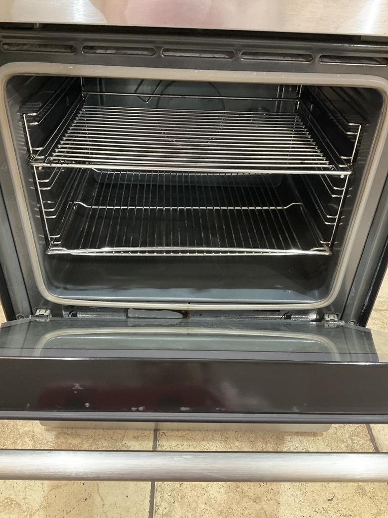 Blombera Used Electric Stove 220volts (40/50 AMP) 23 1/2” {4 prong} (Stainless Steel) 