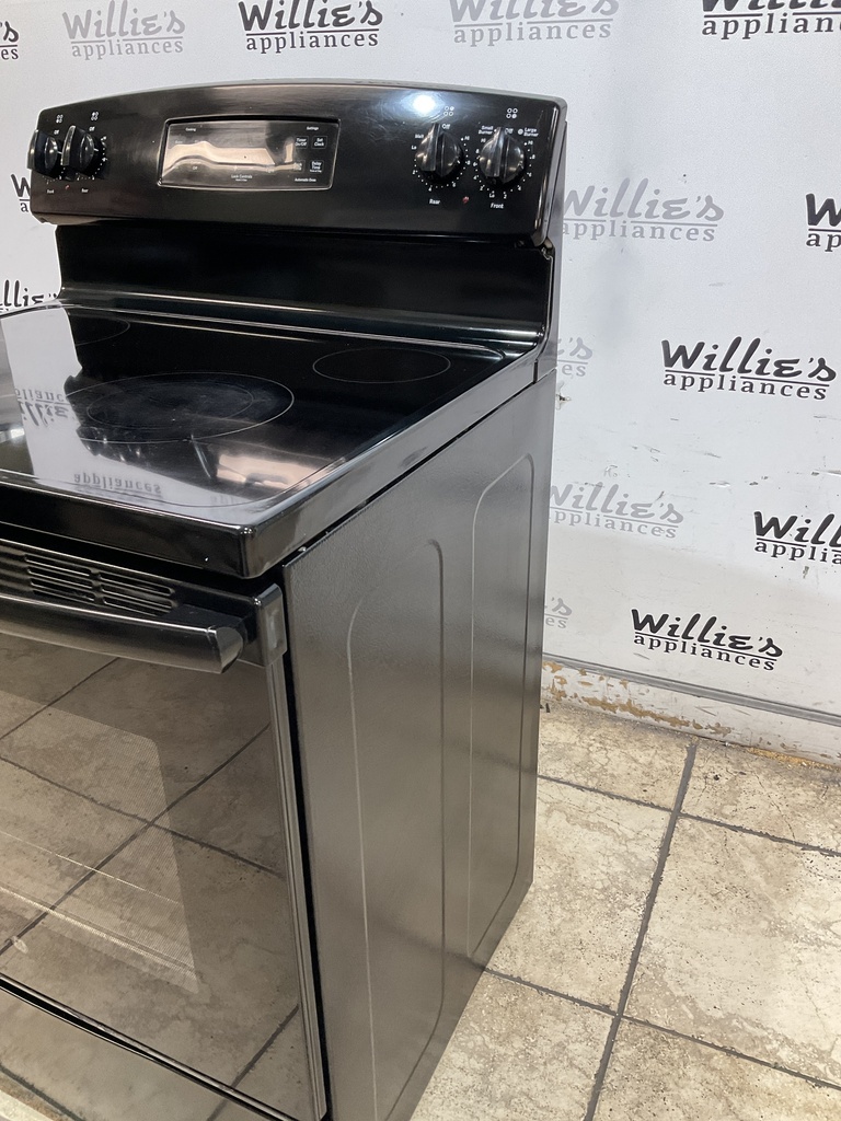 Ge Used Electric Stove 220volts (40/50 AMP) 30inches {3 prong} (Black) 