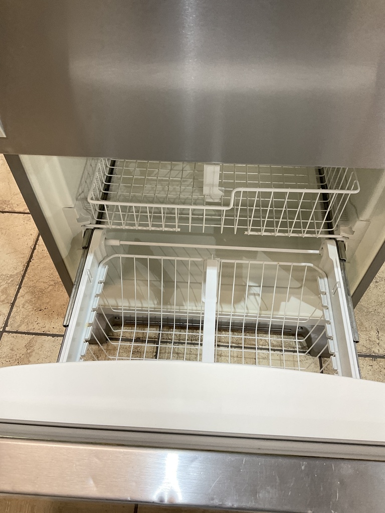 Whirlpool Used Refrigerator Top and Bottom Mount 30x67 (stainless steel) 