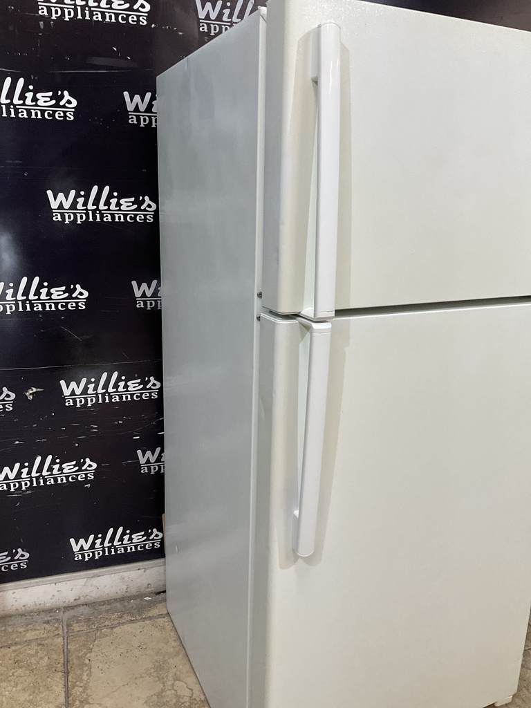 Ge Used Refrigerator Top and Bottom 28x61 1/2” (White) 
