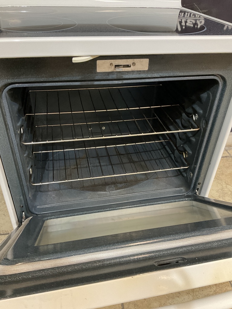 Ge Used Electric Stove 220volts (40/50 AMP) 30inches {no cord} (White) 