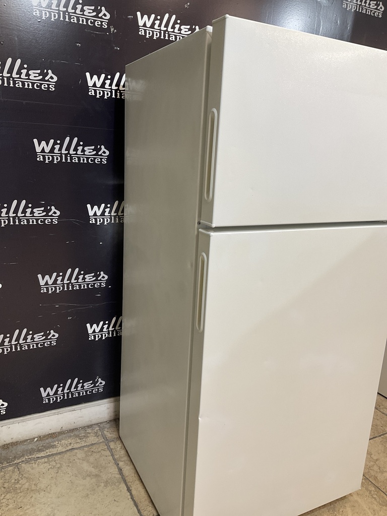 Hotpoint Used Refrigerator Top and Bottom 28x62 (Bisque) 