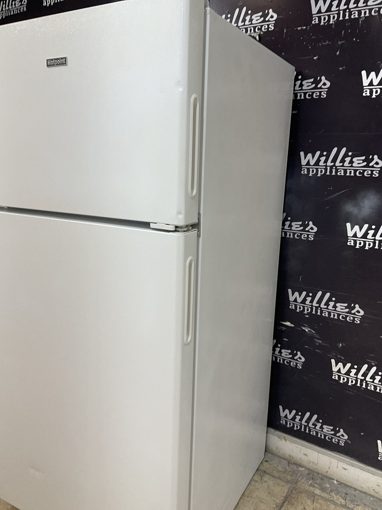 Hotpoint Used Refrigerator Top and Bottom 28x61 1/2” (White) 