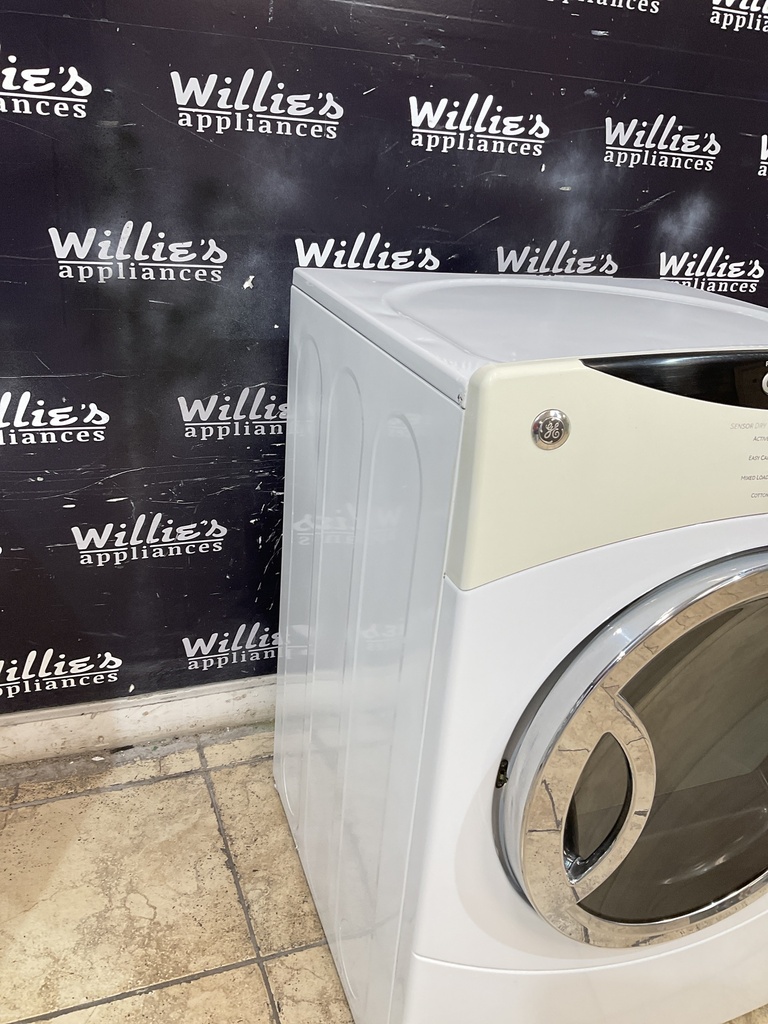 Lg Used Electric Dryer 220volts (30 AMP) 27inches {4 prong} (White)