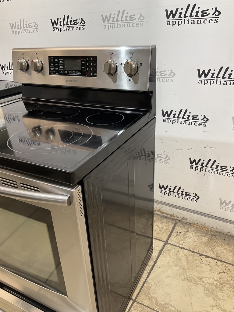 Samsung Used Electric Stove 220volts (40/50 AMP) 30inches {3 prong} (Stainless steel) 