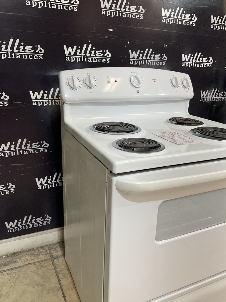 Ge Used Electric Stove 220volts (30 AMP) 30inches {no cord} (white) 