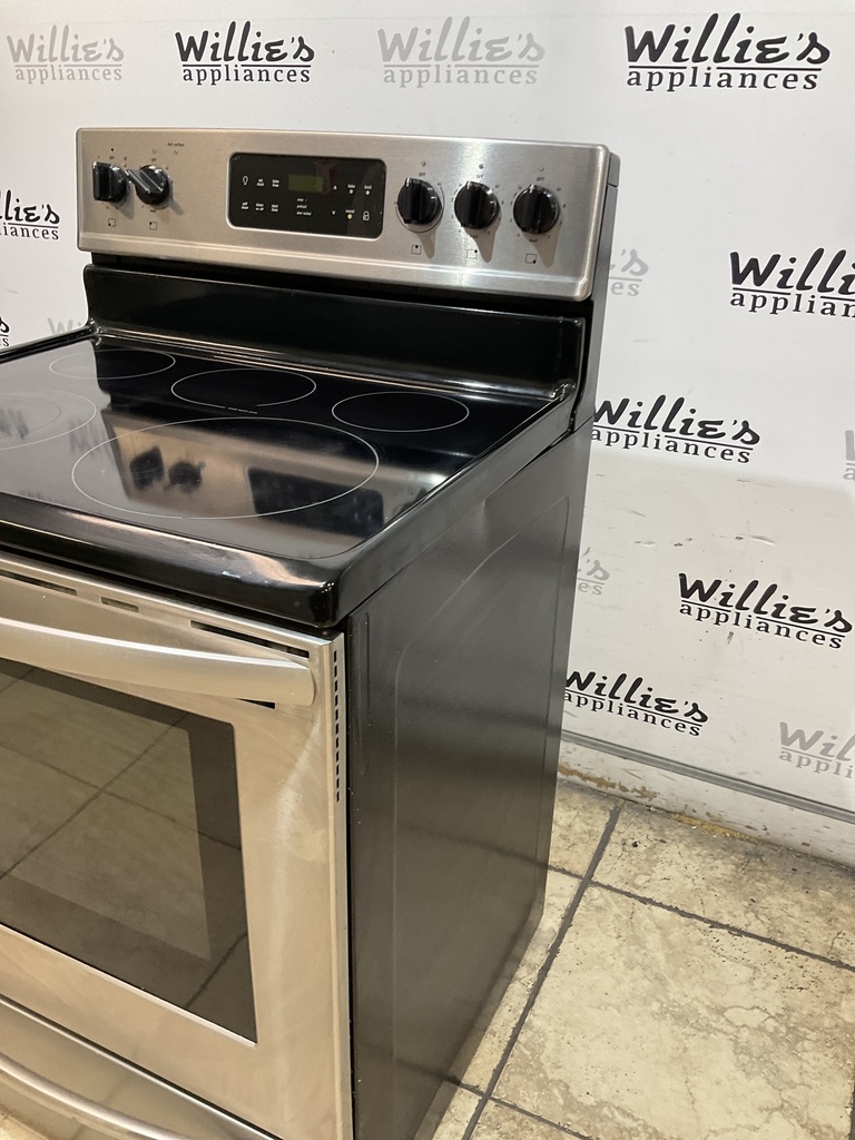 Frigidaire Used Electric Stove 220volts (40/50 AMP) 30inches {no cord} (Stainless steel) 