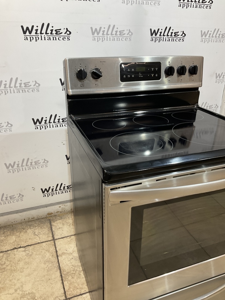 Frigidaire Used Electric Stove 220volts (40/50 AMP) 30inches {no cord} (Stainless steel) 