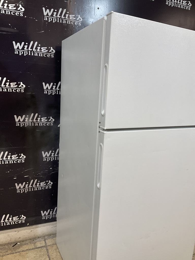 Hotpoint Used Refrigerator Top and Bottom 28x61 1/2” (White) 