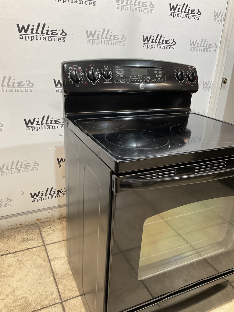 Ge Used Electric Stove 220volts (40/50 AMP) 30inches {3 prong} (Black) 