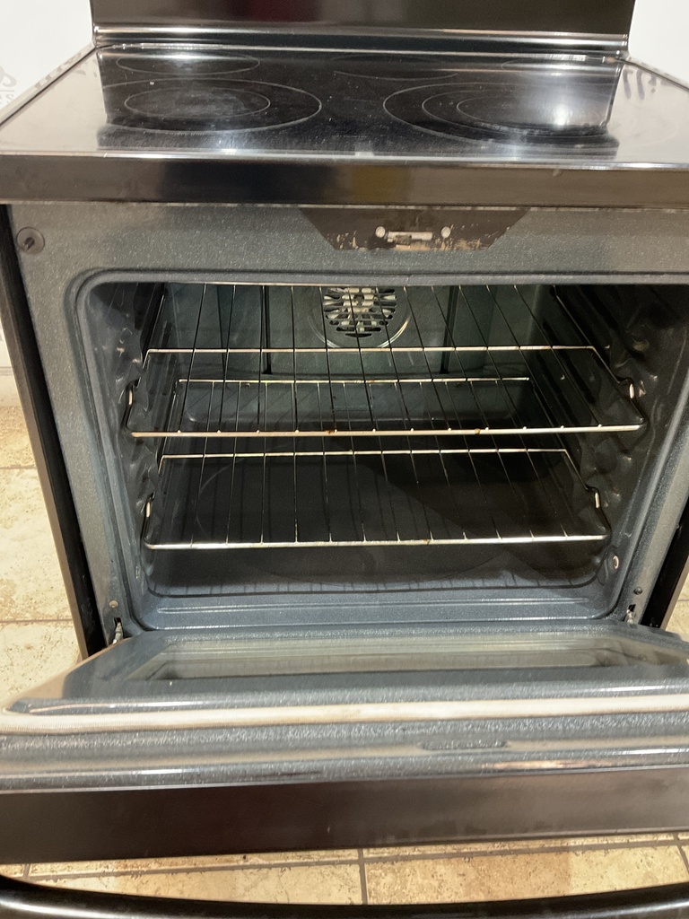 Ge Used Electric Stove 220volts (40/50 AMP) 30inches {3 prong} (Black) 