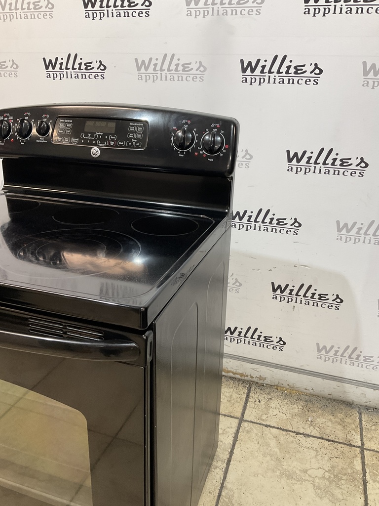 Ge Used Electric Stove 220volts (40/50 AMP) 30inches {3 prong} (Black) 