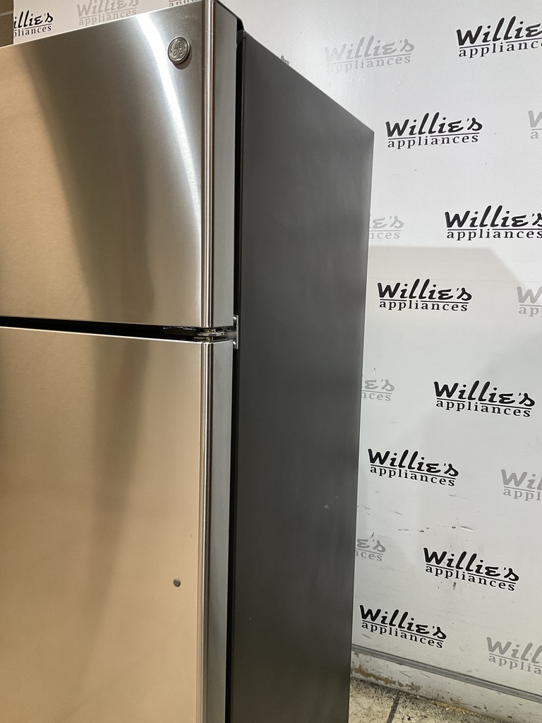 Ge Used Refrigerator Top and Bottom 28x67 (Stainless Steel) 