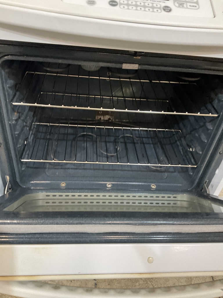 Ge Used Electric Stove 220volts (40/50 AMP) 30inches {no cord} (White) 