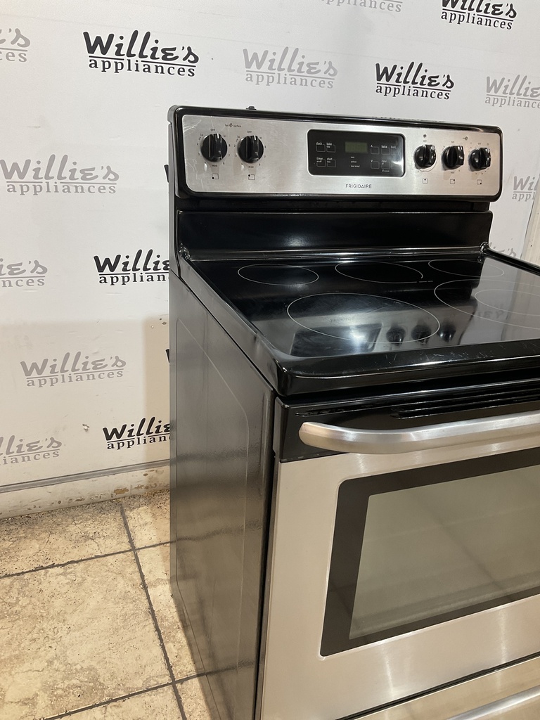 Frigidaire Used Electric Stove 220volts (40/50 AMP) 30inches {no cord} (Stainless steel) 