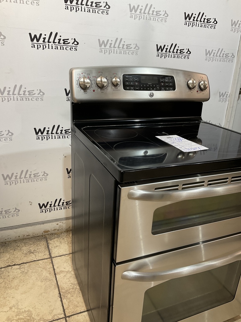 Ge Used Electric Stove 220volts (40/50 AMP) 30inches {3 prong} (Stainless steel) 