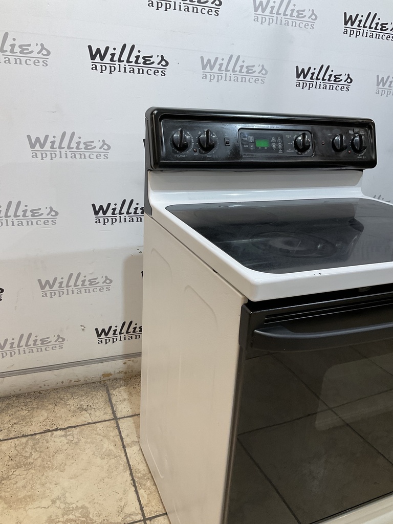 Ge Used Electric Stove 220volts (40/50 AMP) 30inches {3 prong} (White/Black) 