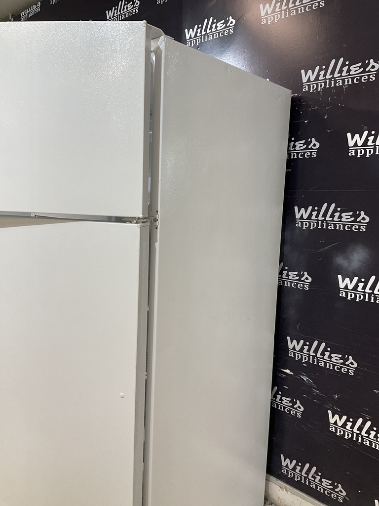 Ge Used Refrigerator Top and Bottom 28x67 1/2” (White) 