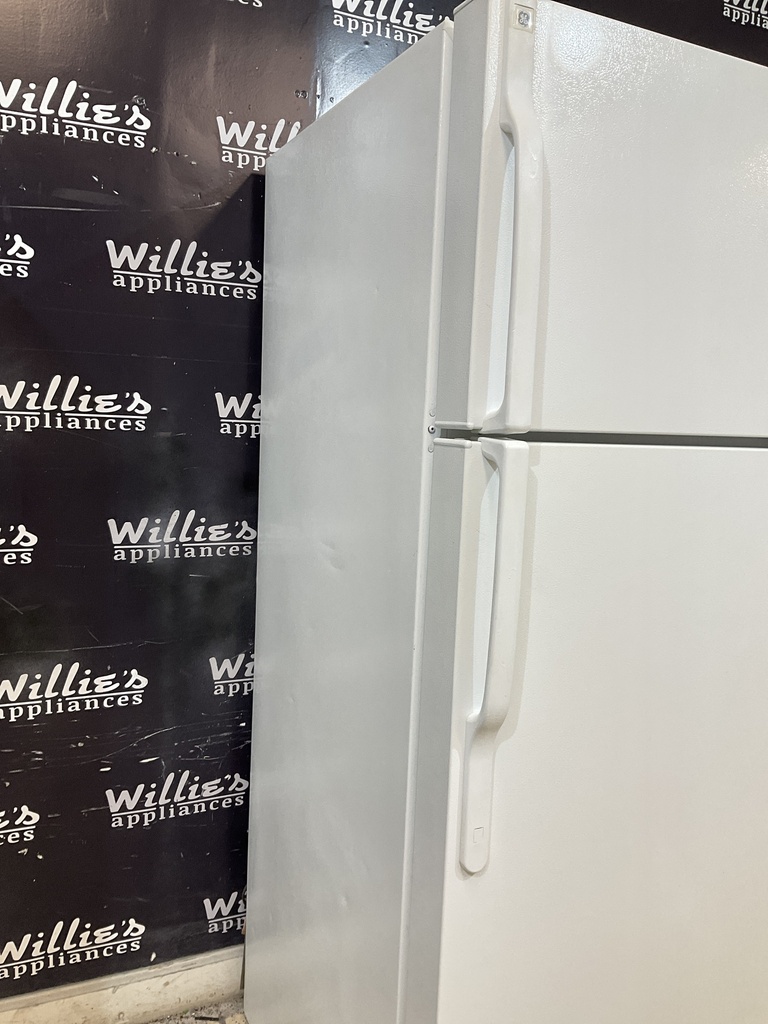 Ge Used Refrigerator Top and Bottom 28x67 1/2” (White) 