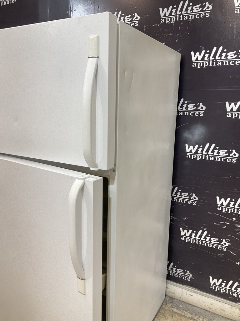 Frigidaire Used Refrigerator Top and Bottom 28x60 (White) 