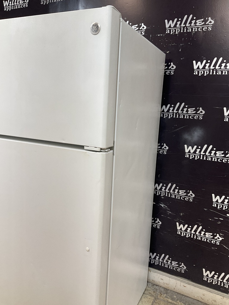 Ge Used Refrigerator Top and Bottom 28x61 1/2” (White) 