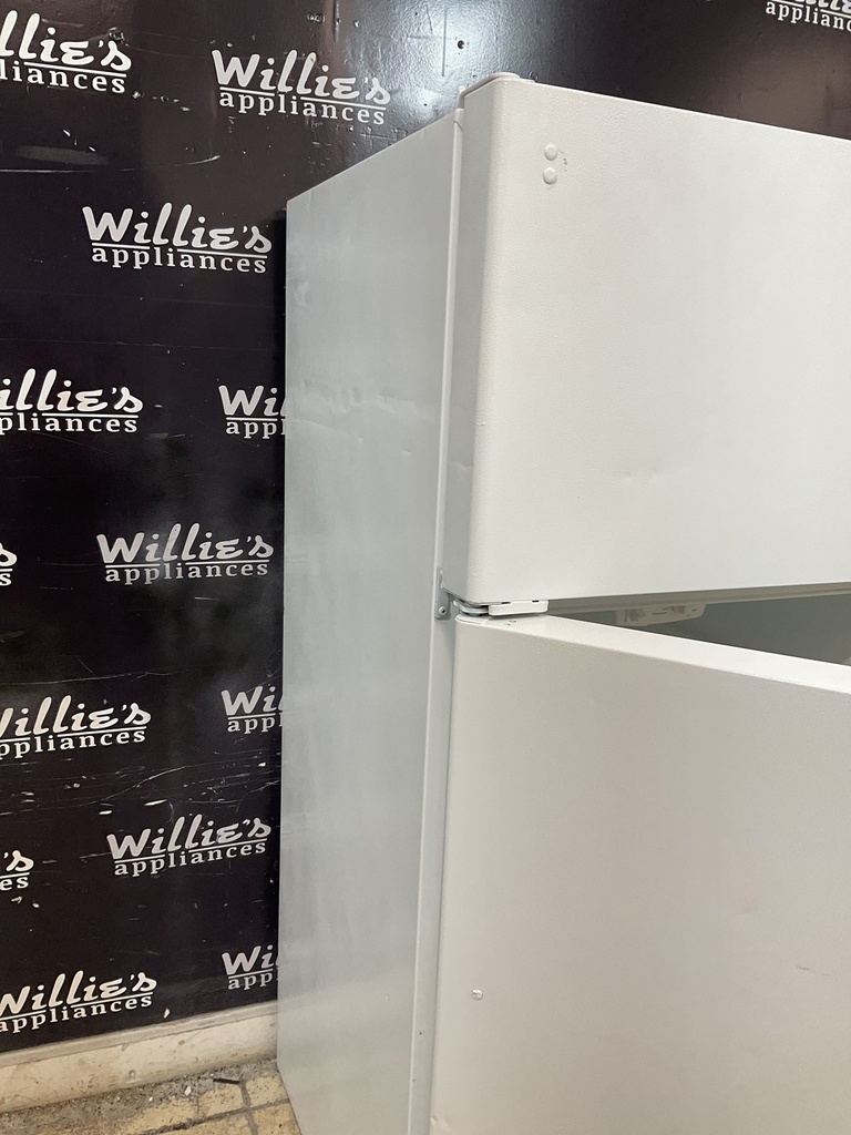 Ge Used Refrigerator Top and Bottom 28x61 1/2” (white) 