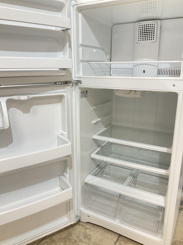 Ge Used Refrigerator Top and Bottom 28x61 1/2” (white) 