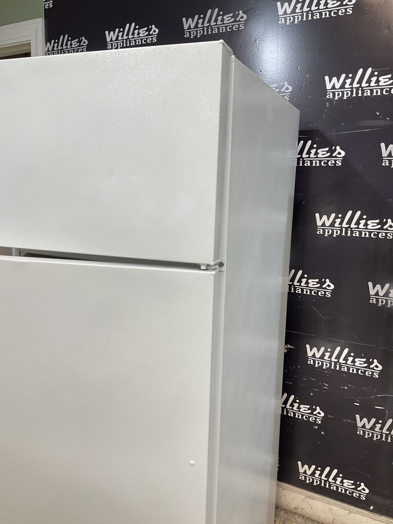 Ge Used Refrigerator Top and Bottom 28x64 1/2” (White) 