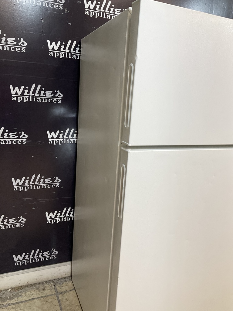 Hotpoint Used Refrigerator Top and Bottom 28x61 1/2” (white) 