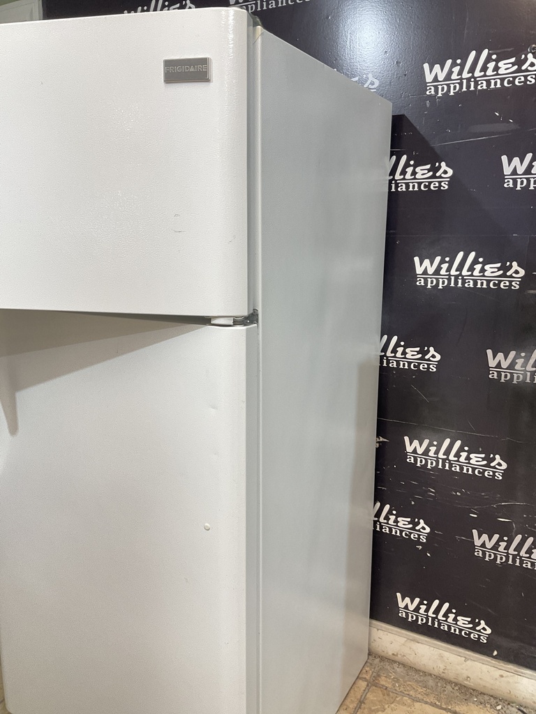 Frigidaire Used Refrigerator Top and Bottom 30x66 (White)