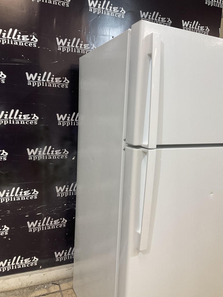 Ge Used Refrigerator Top and Bottom 28x64 1/2” (White) 