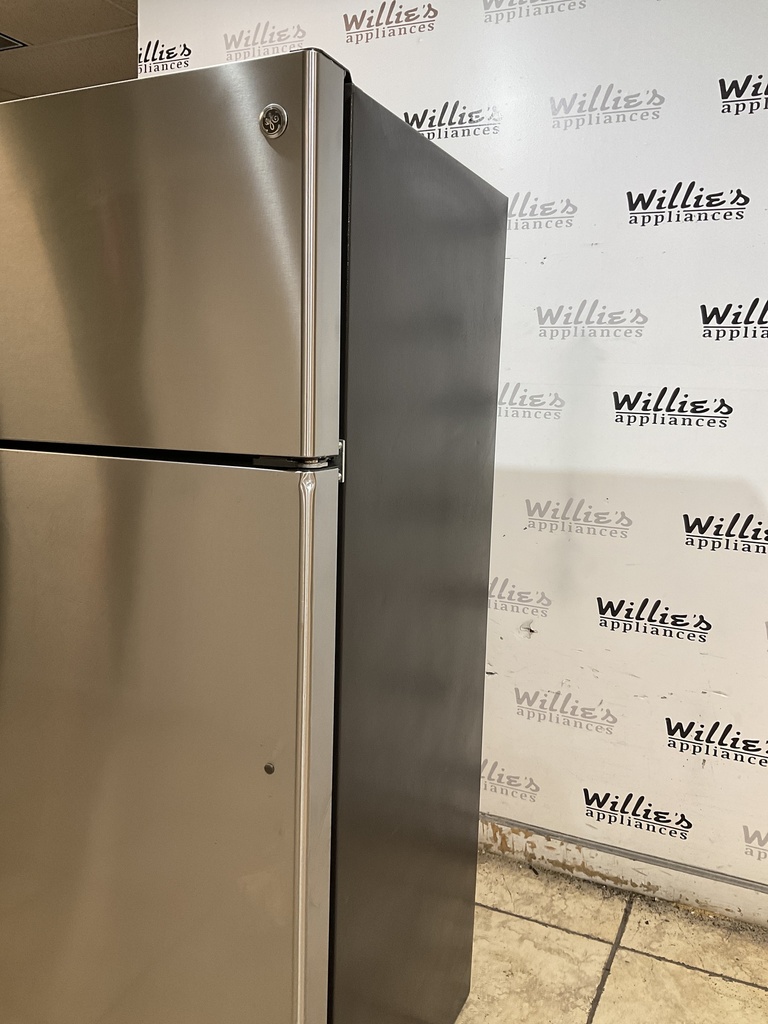 Ge Used Refrigerator Top and Bottom 28x67 (Stainless Steel) 