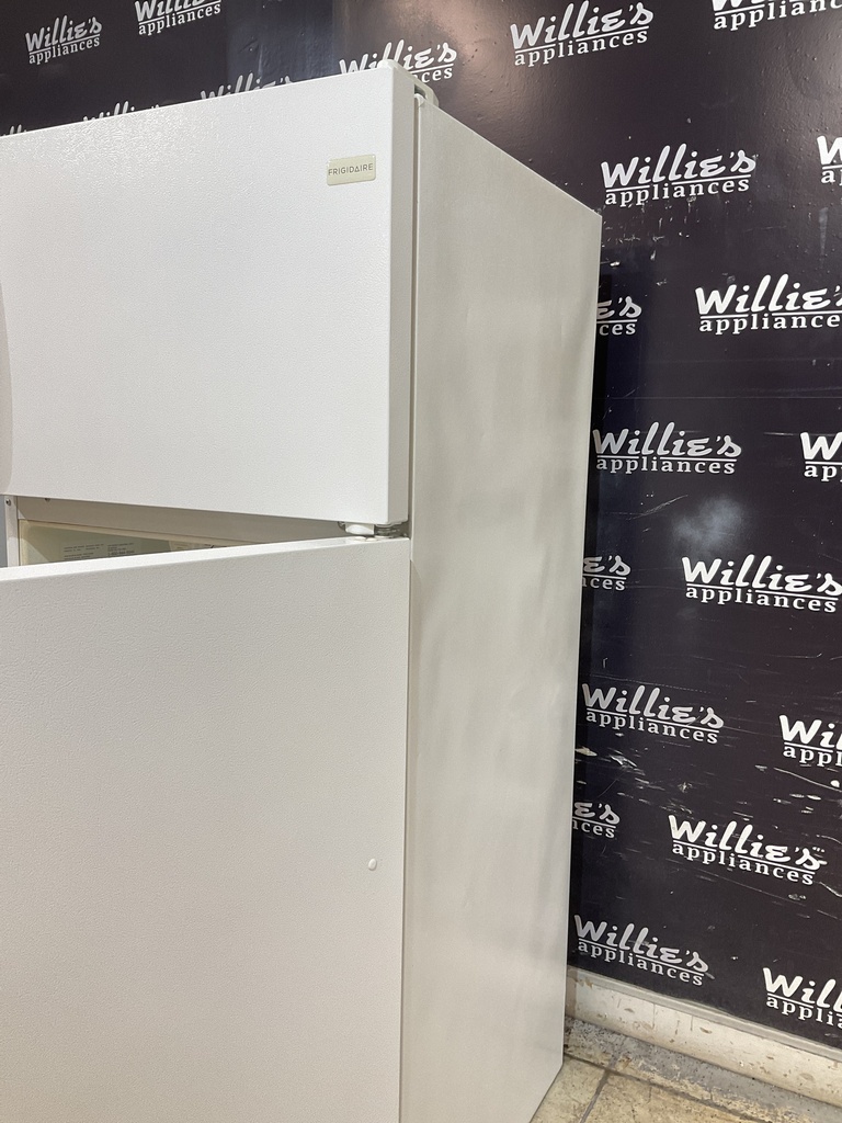 Frigidaire Used Refrigerator Top and Bottom 28x65 (White)