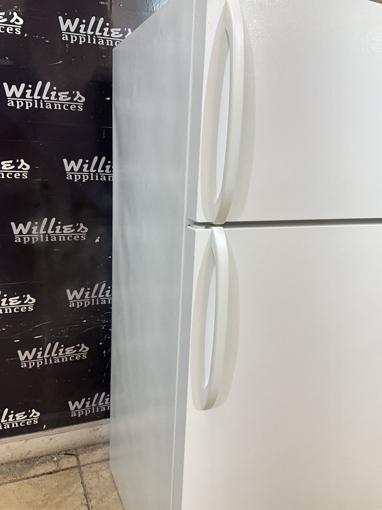 Frigidaire Used Refrigerator Top and Bottom 28x65 (White)
