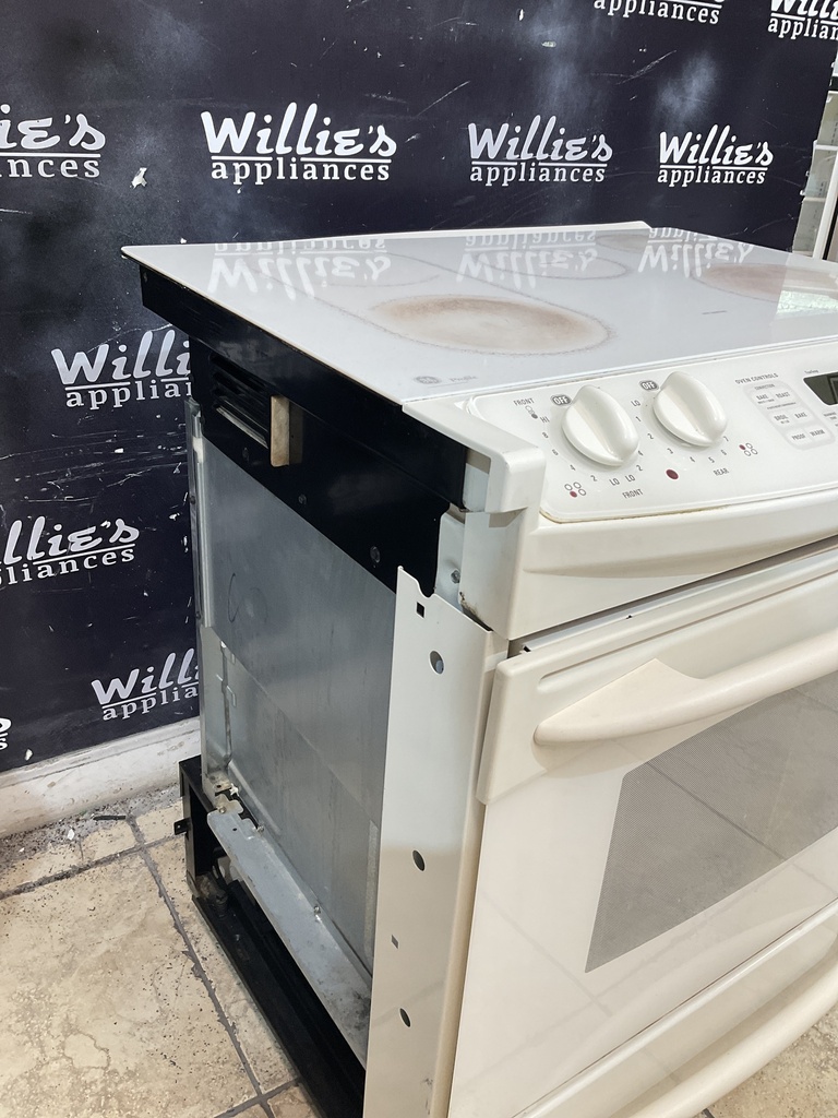 Ge Used Electric Stove 220volts (40/50 AMP) 30inches {3 prong} (Bisque)