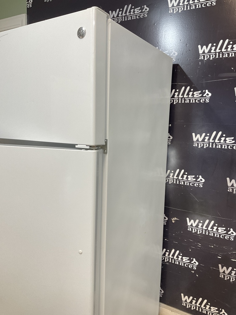 Ge Used Refrigerator Top and Bottom 28x67 (White) 