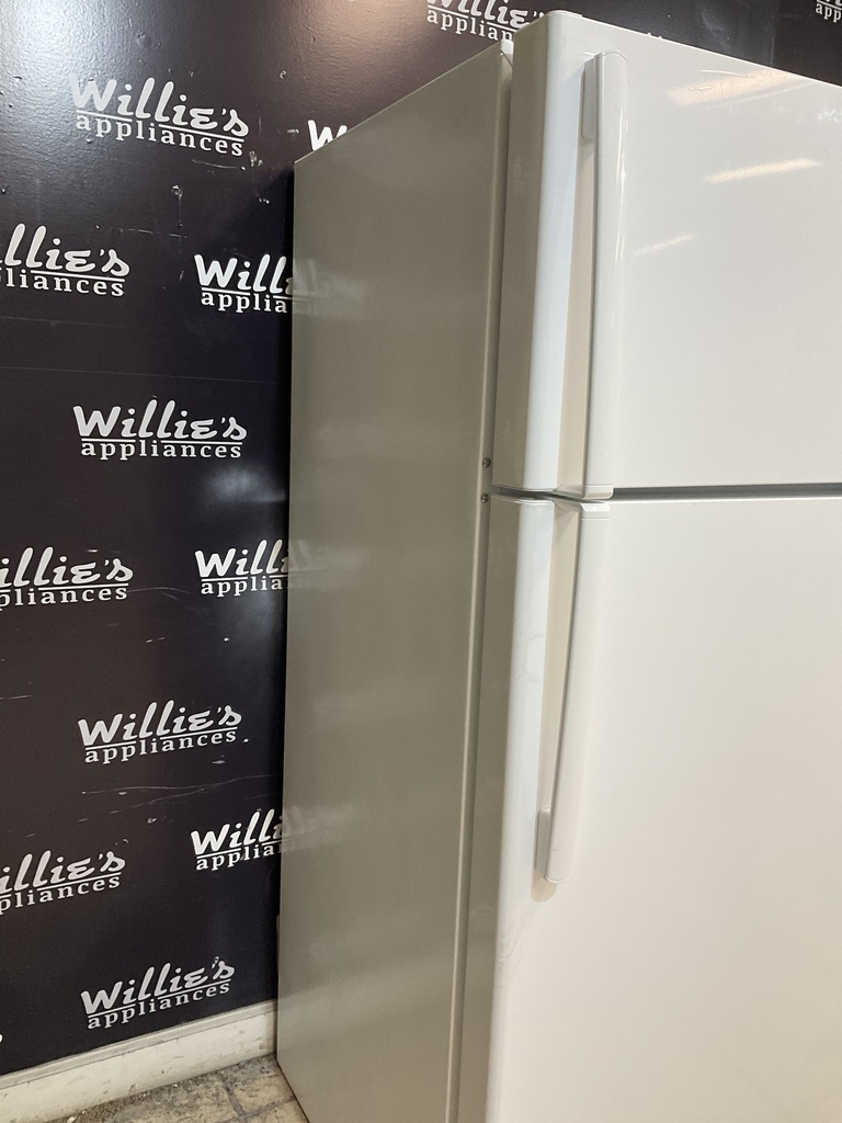 Ge Used Refrigerator Top and Bottom 28x67 (White) 