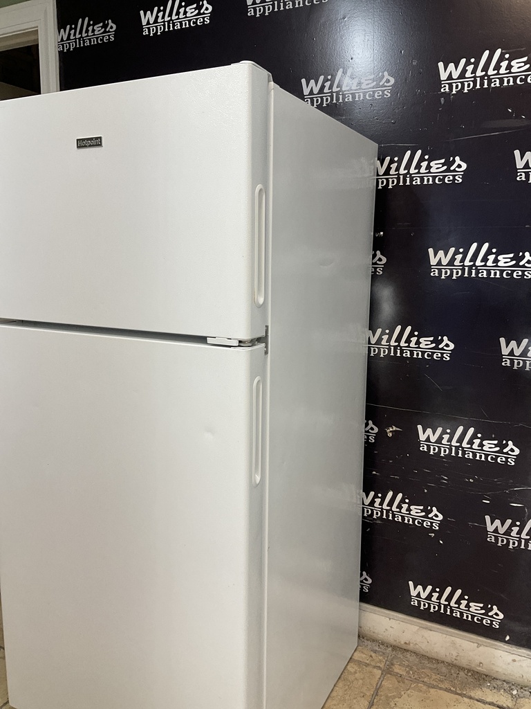 Hotpoint Used Refrigerator Top and Bottom 28x61 1/2” (White) 