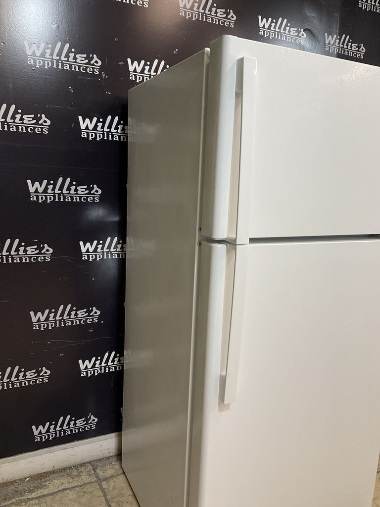 Ge Used Refrigerator Top and Bottom 28x64 1/2” (White) 