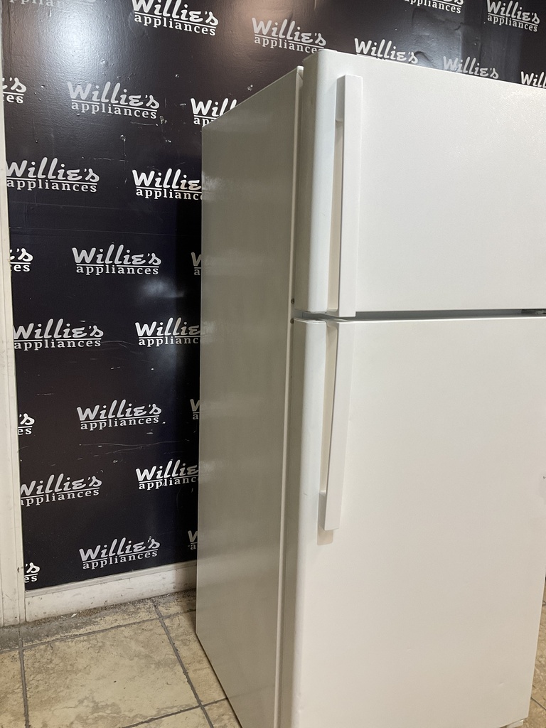 Ge Used Refrigerator Top and Bottom 28x64 1/2” (White) 