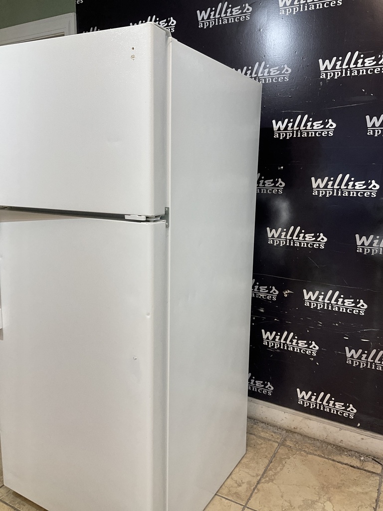 Ge Used Refrigerator Top and Bottom 28x64 1/2” (White) 