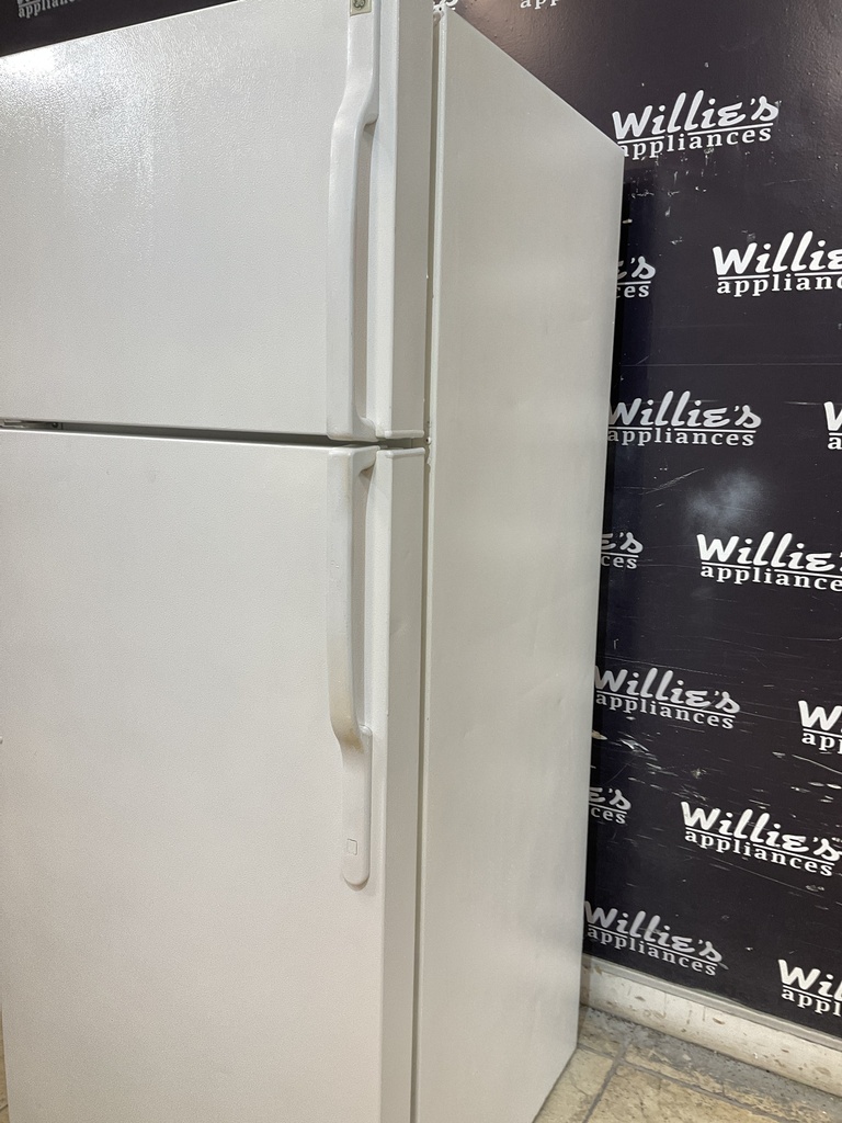 Ge Refrigerator Top and Bottom 28x67  (White) 