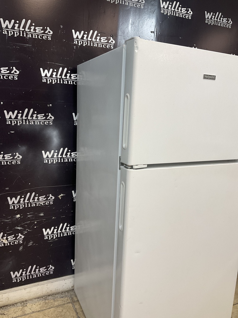 Hotpoint Used Refrigerator Top and Bottom 28x61 1/2” (White) 
